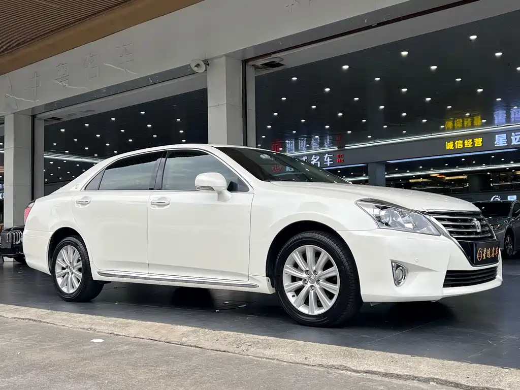 Toyota Crown — миниатюра 3