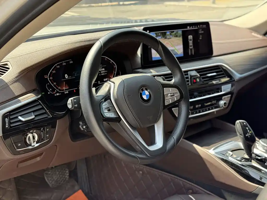 BMW 5 Series — миниатюра 4
