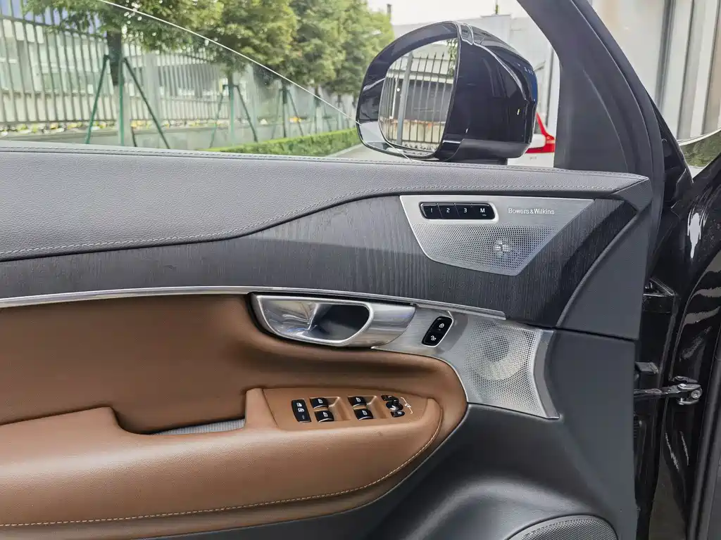 VOLVO  XC90 PLUG IN HYBRID