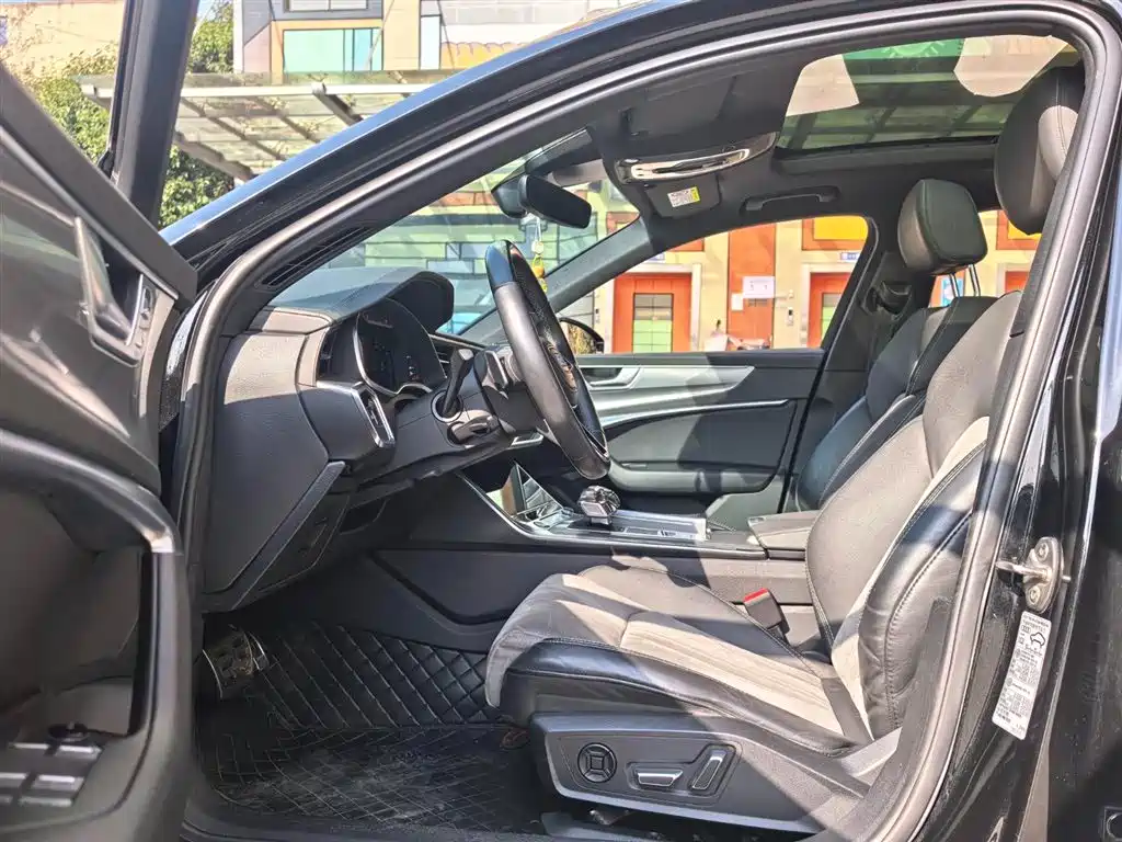 Audi A6L 2023 40 TFSI Luxury
