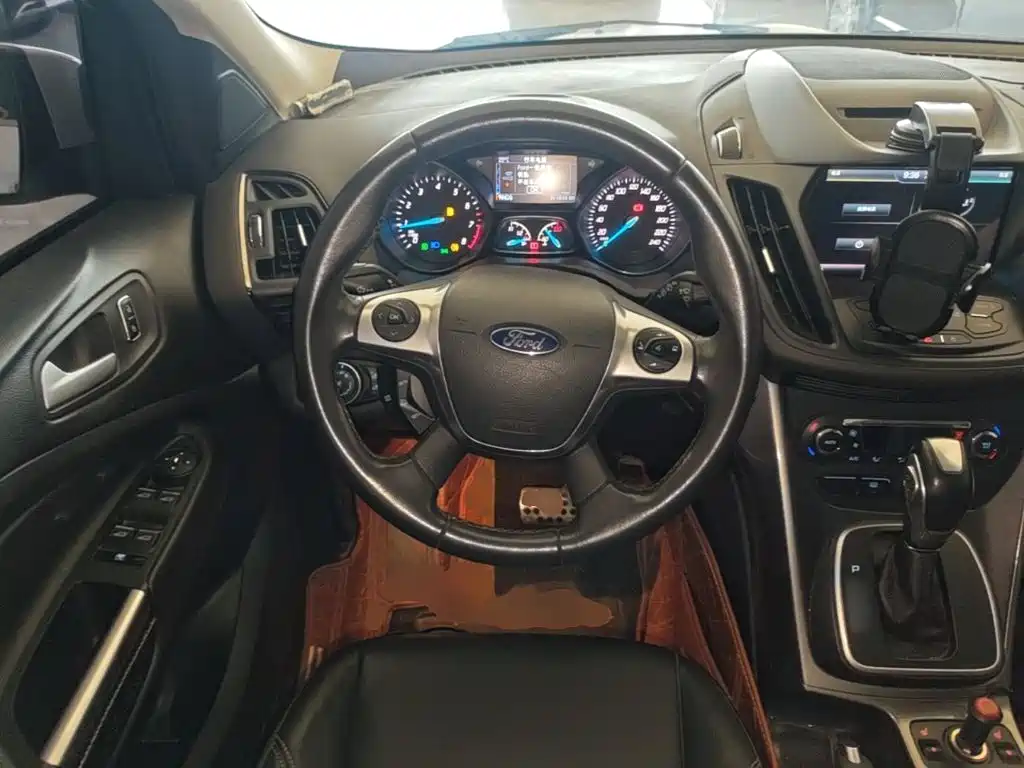 Ford Kuga — миниатюра 11