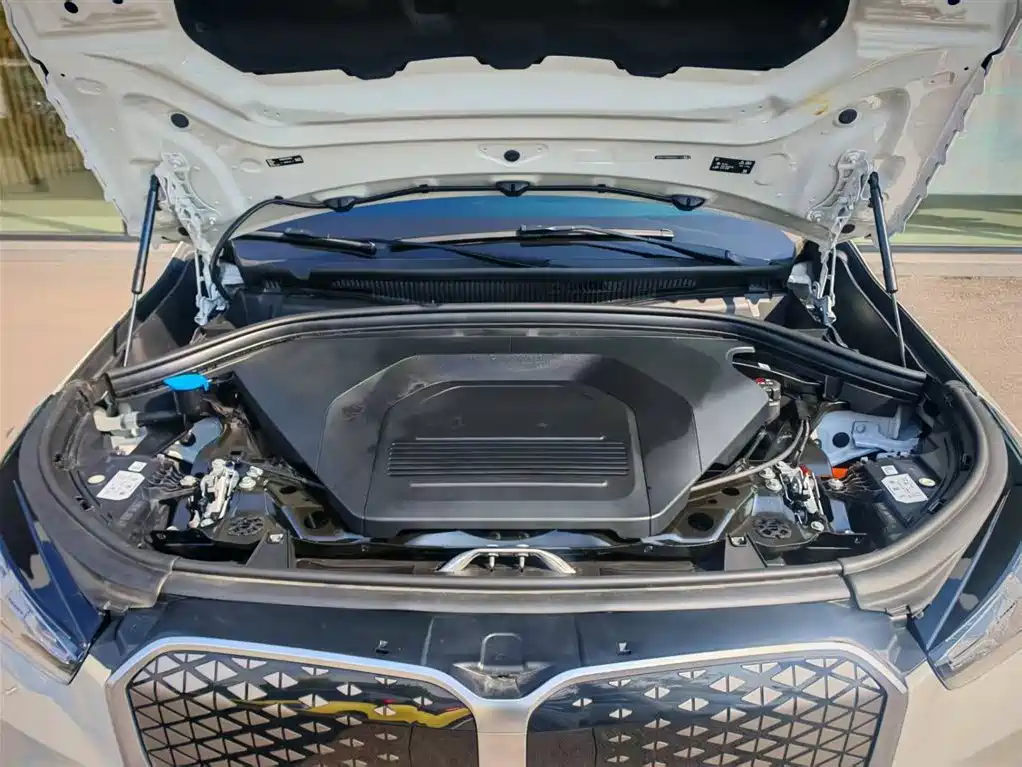 BMW iX1 2025 eDrive25L X