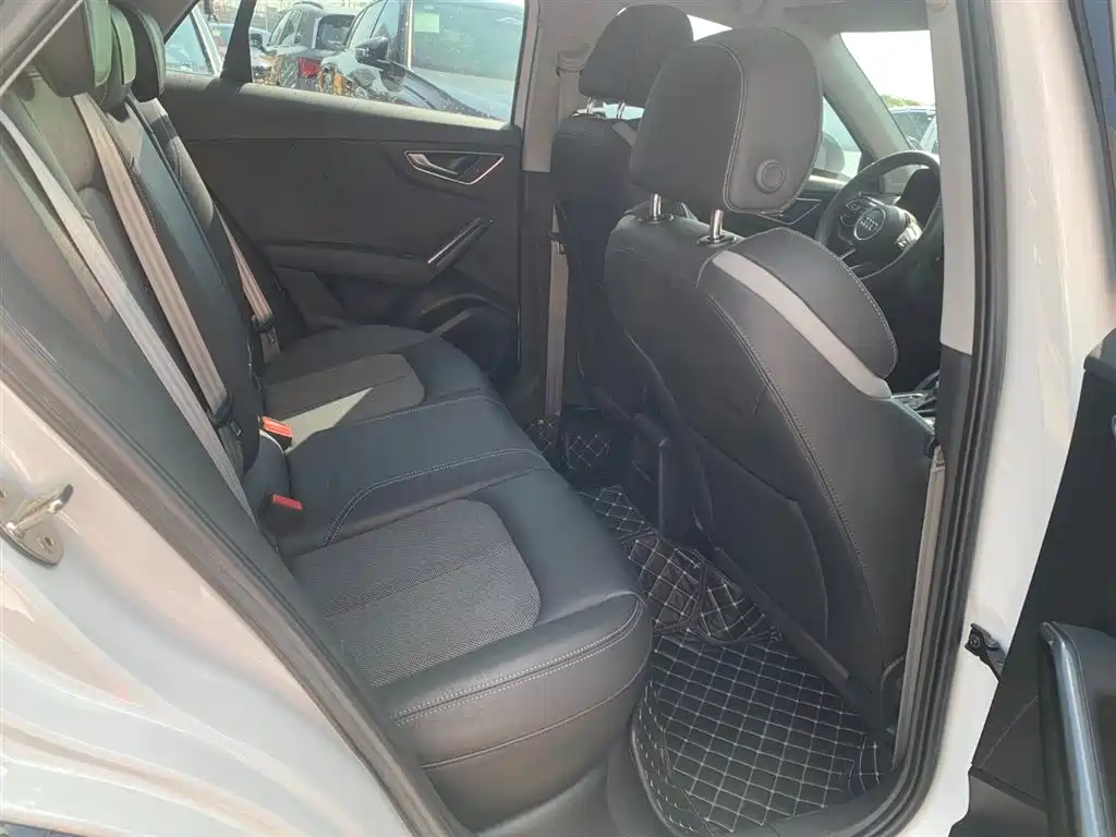 Audi Q2L e-tron 2019 Q2L e-tron Smart