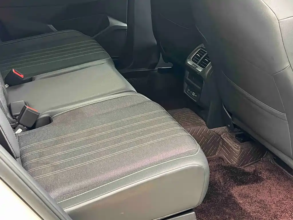 Volkswagen Tiguan L — миниатюра 16