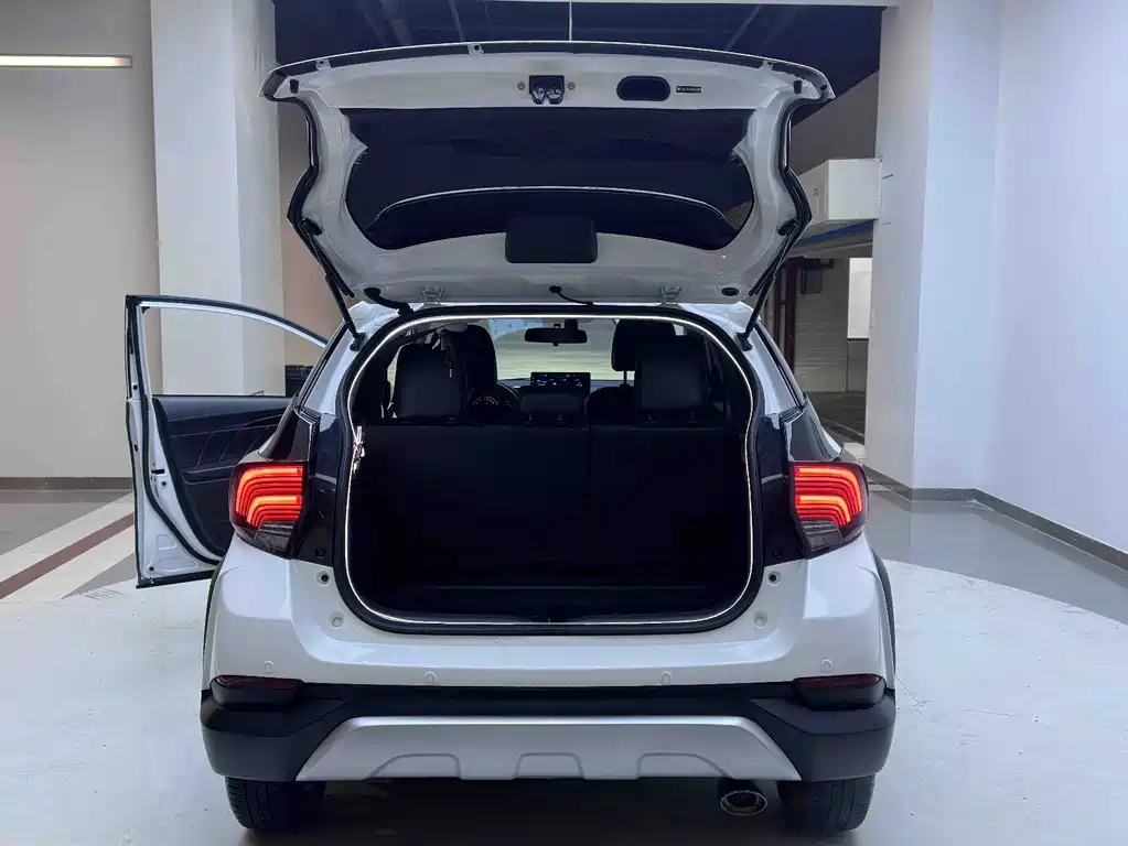 TOYOTA YARIS L ZHIXUAN