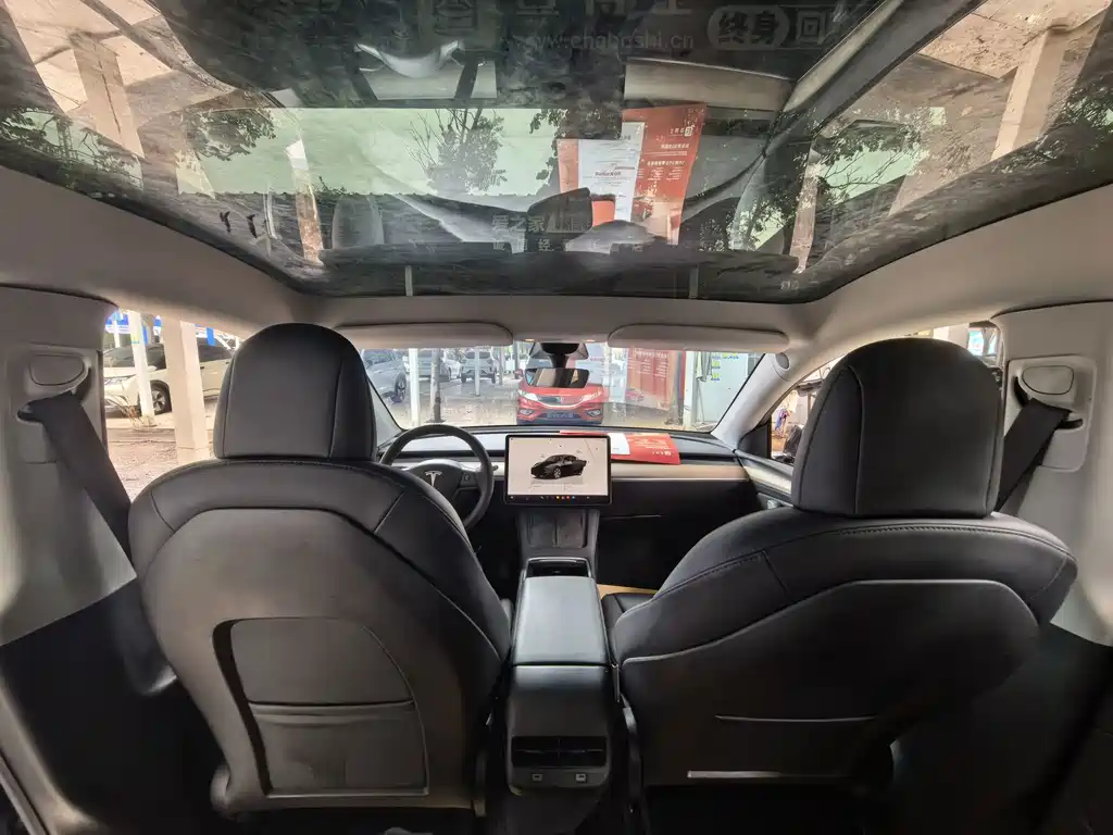 Tesla Model Y — миниатюра 11
