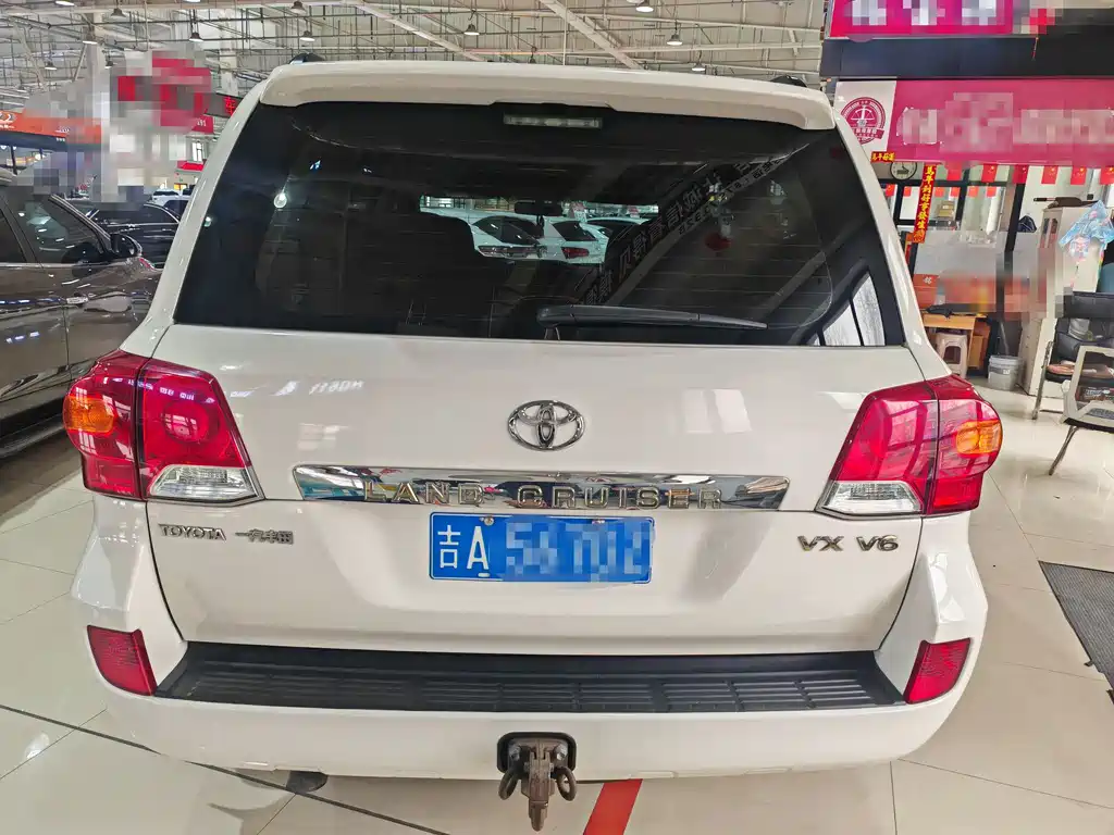 Toyota Land Cruiser 2010 4.0L AT VX