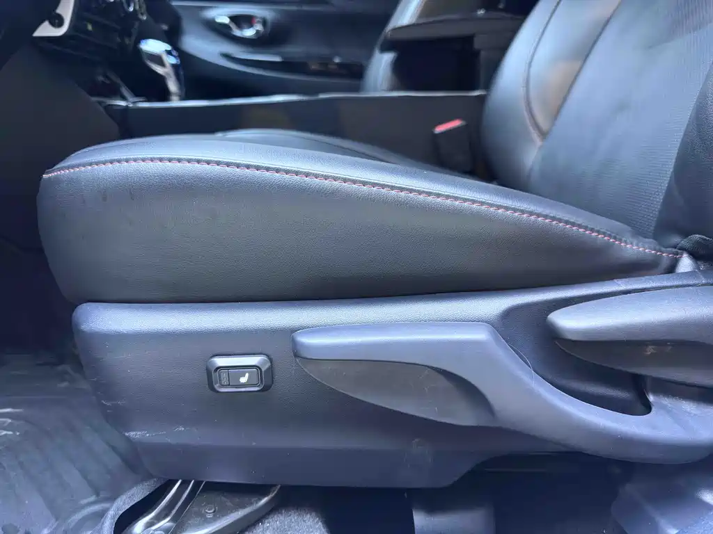 TOYOTA YARIS L ZHIXUAN