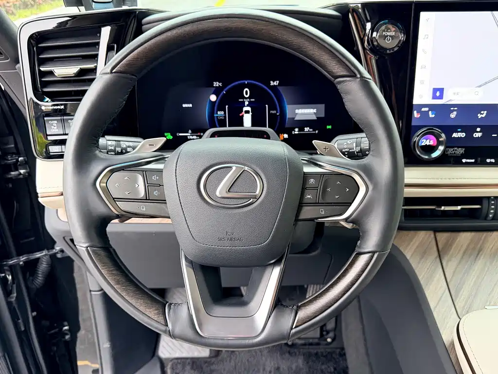 Lexus LM 2023 500h мест