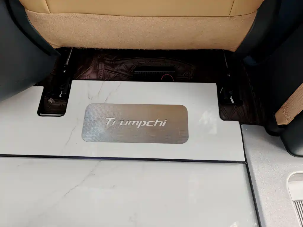 GAC Motor 传祺E8 PHEV — миниатюра 21