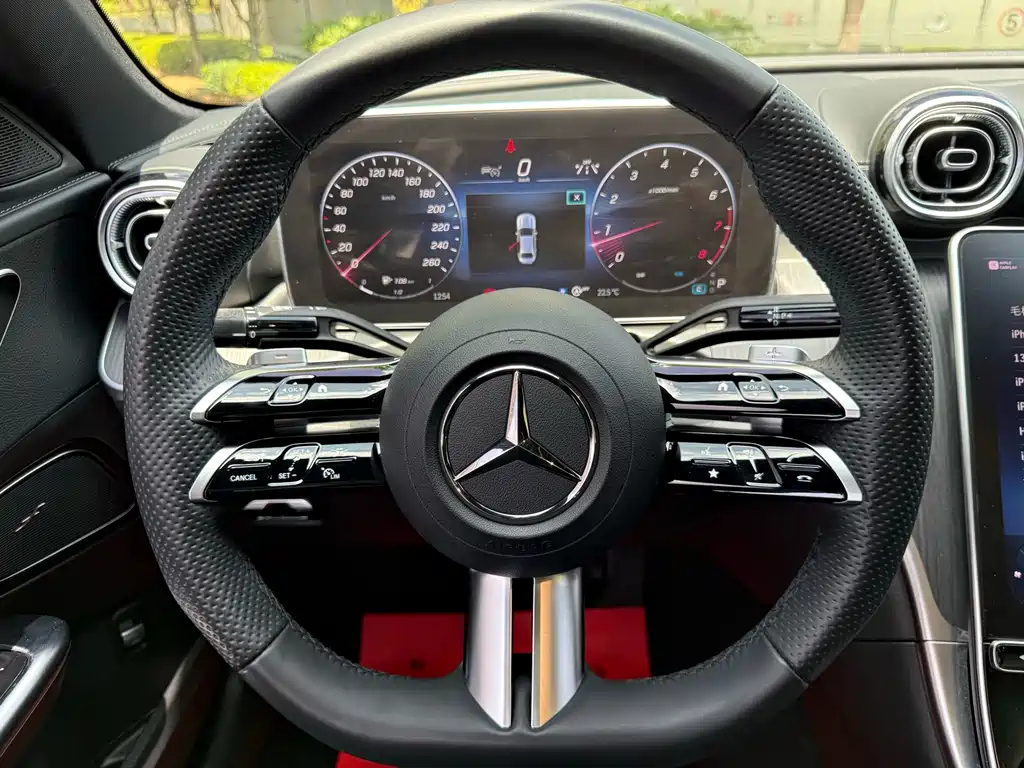 Mercedes-Benz C-Class — миниатюра 11
