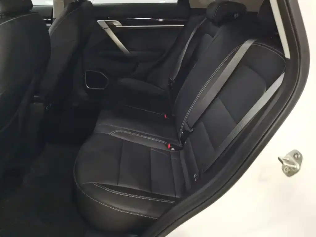 Geely Binyue — миниатюра 17