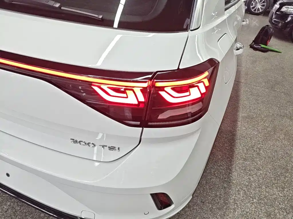 Volkswagen T-Roc 2025 300TSI DSG