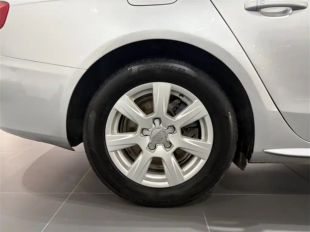 Audi A4L — миниатюра 14