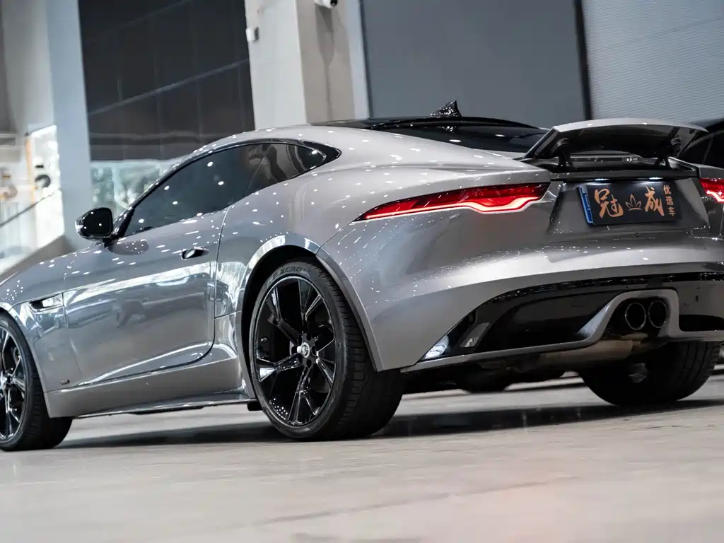 Jaguar F-Type 2024 P300 75