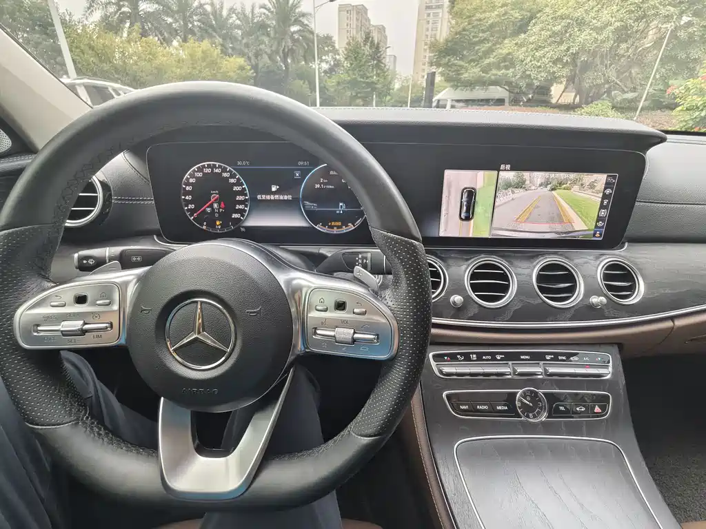 Mercedes-Benz E-Class — миниатюра 15