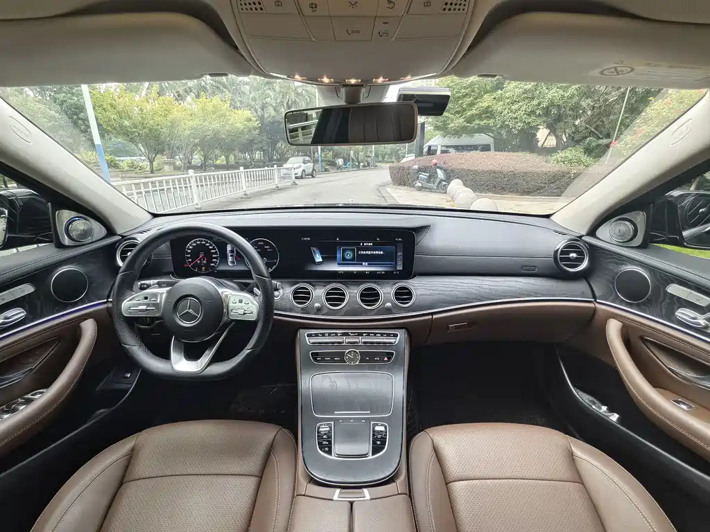 Mercedes-Benz E-Class — миниатюра 14