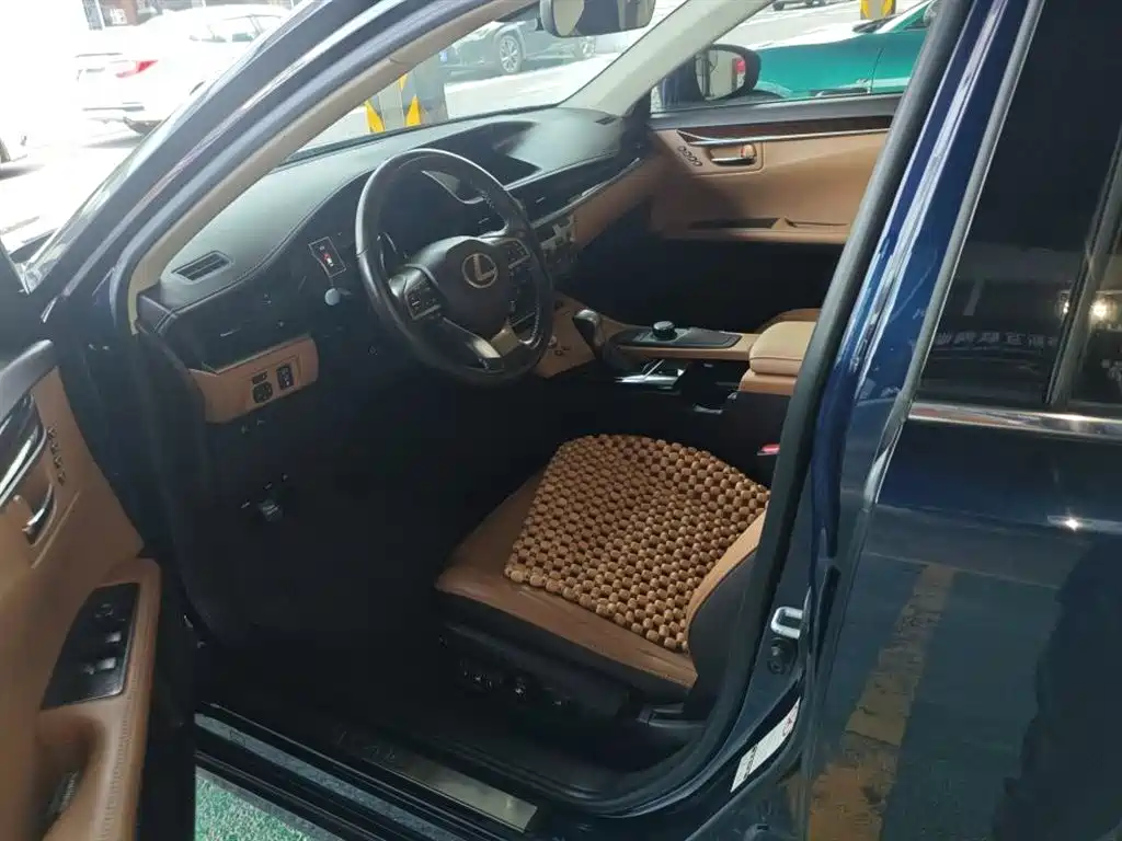 Lexus ES 2015 300h Luxury