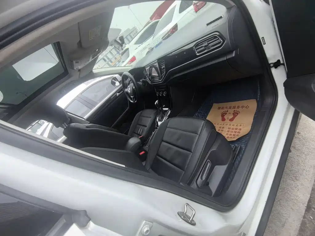 Volkswagen T-Roc — миниатюра 15