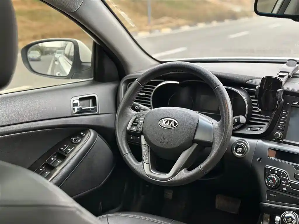 Kia K5 2012 2.0L AT DLX-2