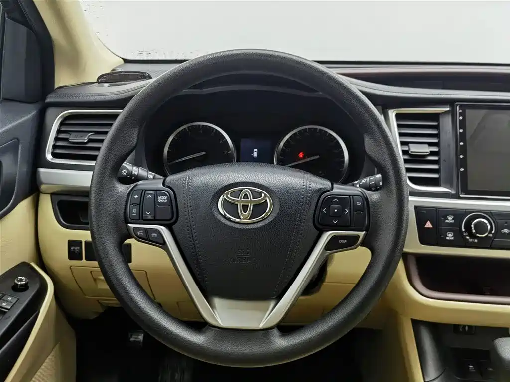 TOYOTA HIGHLANDER