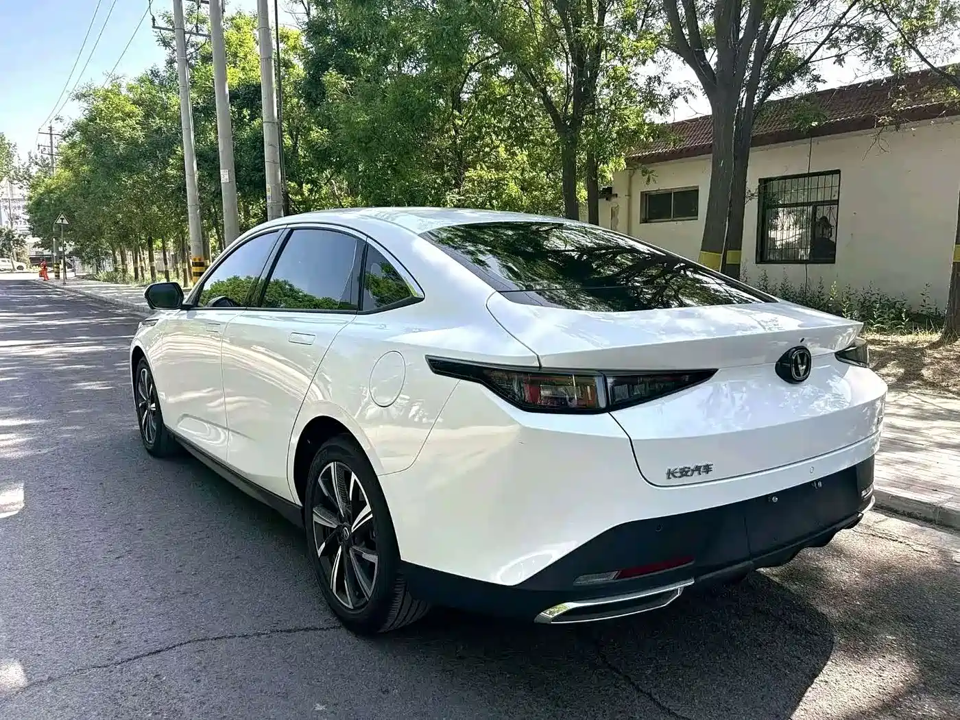Chang'an Yidong 2024 Белый из Китая