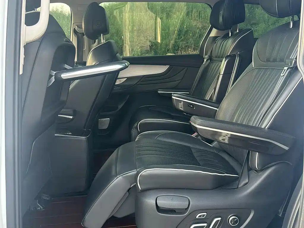 Roewe iMAX8 2022 400TGI