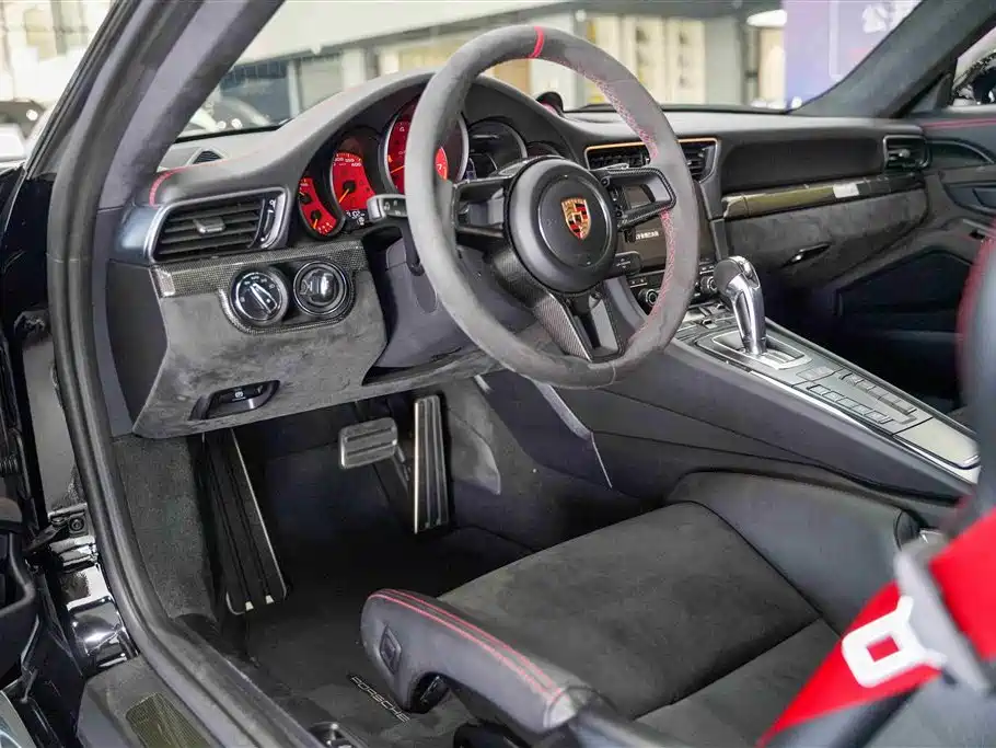 Porsche 911 2018 GT2 RS 3.8T