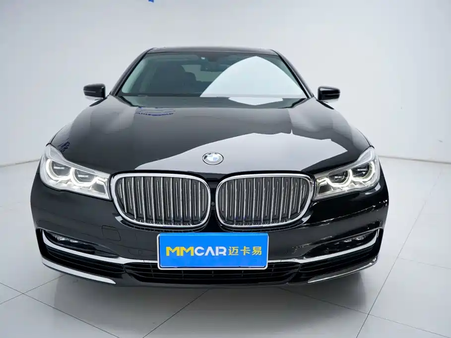 BMW 7 Series — миниатюра 13