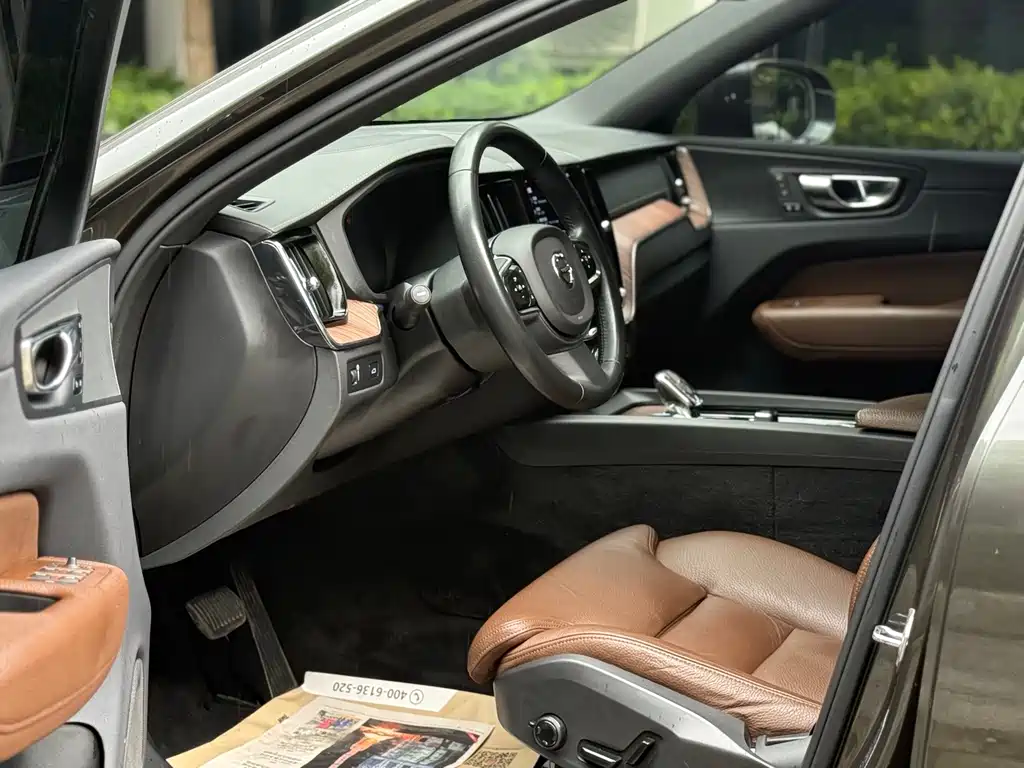 Volvo XC60 2022 B5 Luxury