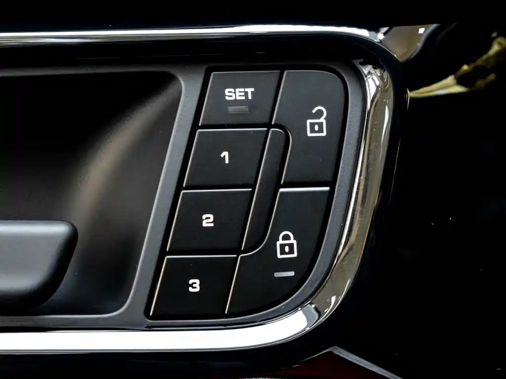 Porsche Panamera — миниатюра 21