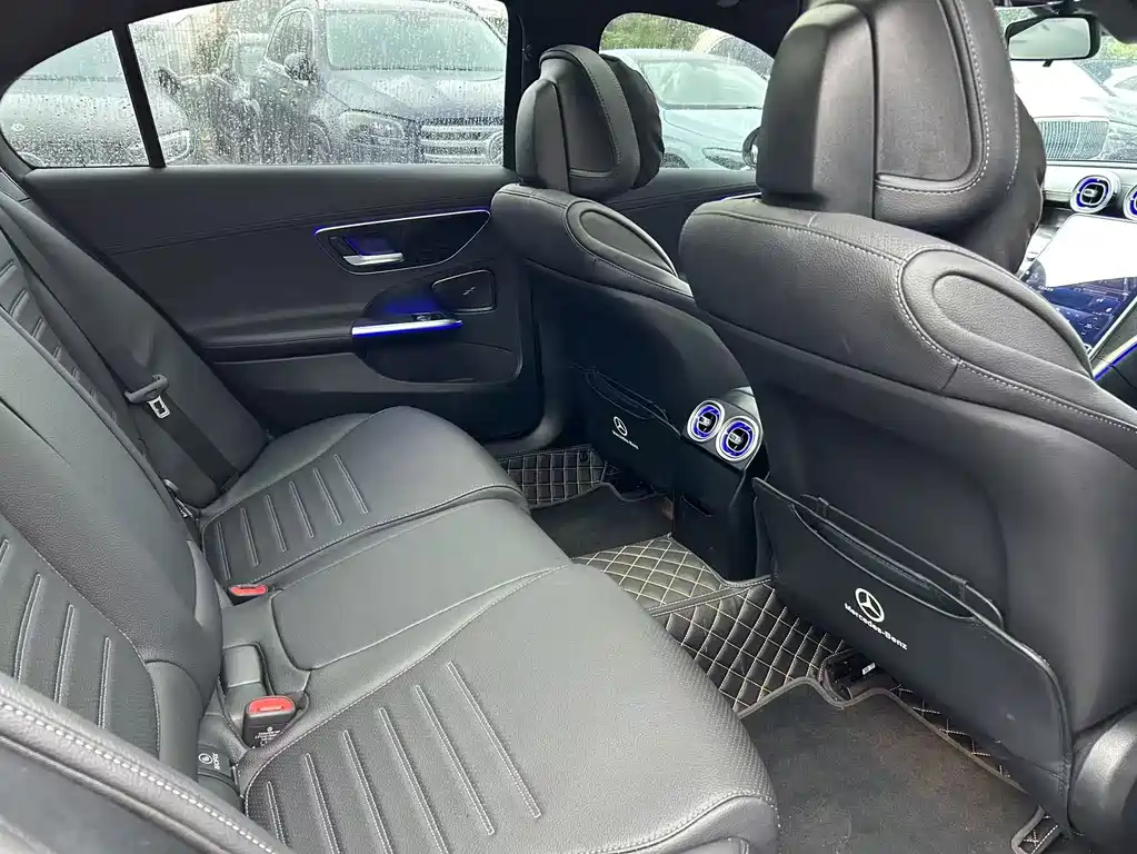 Mercedes-Benz C-Class — миниатюра 13