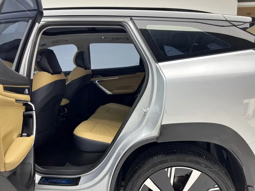 Geely Boyue L — миниатюра 8