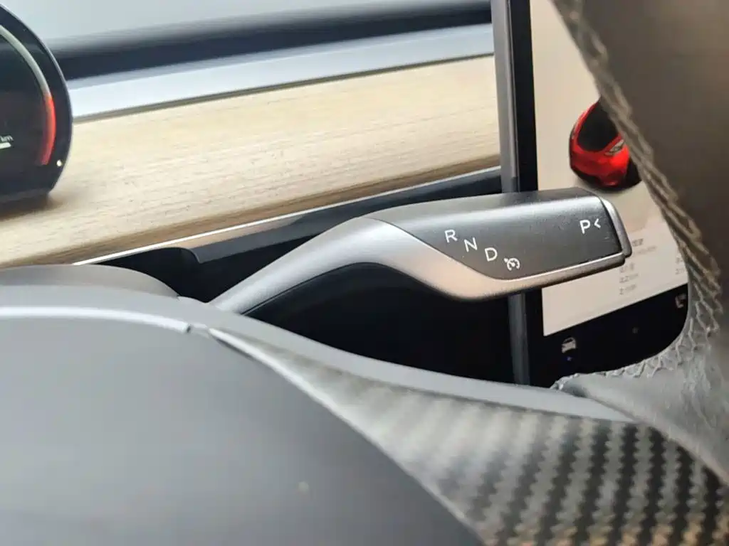 Tesla Model Y — миниатюра 14