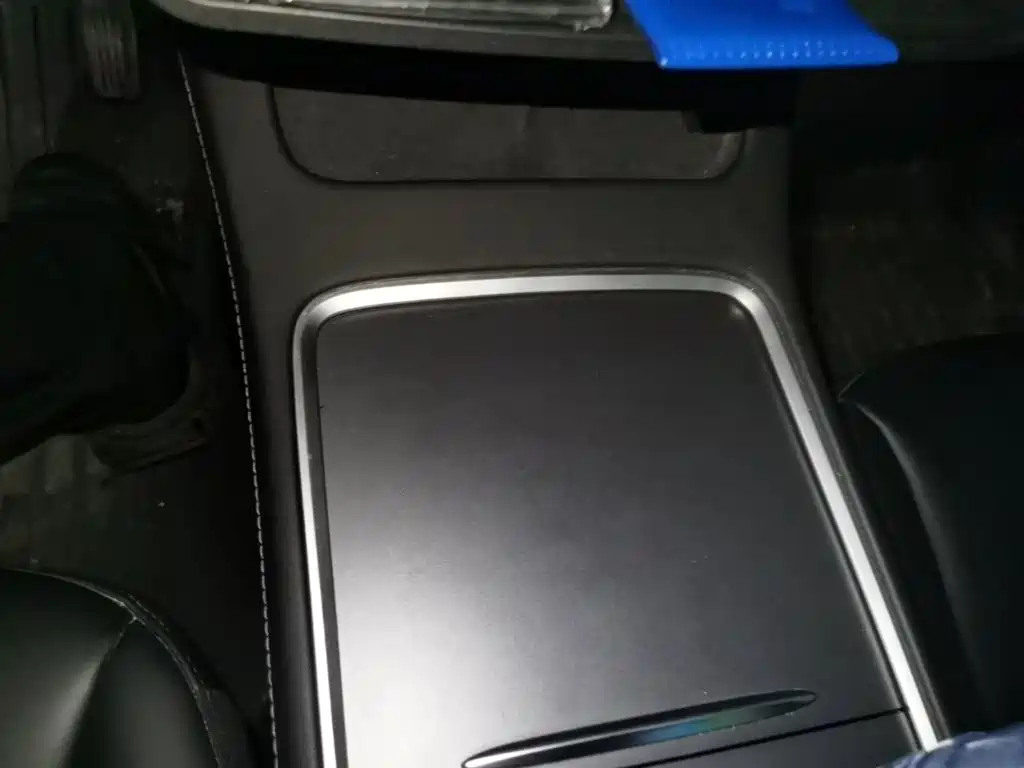 Tesla Model Y — миниатюра 13