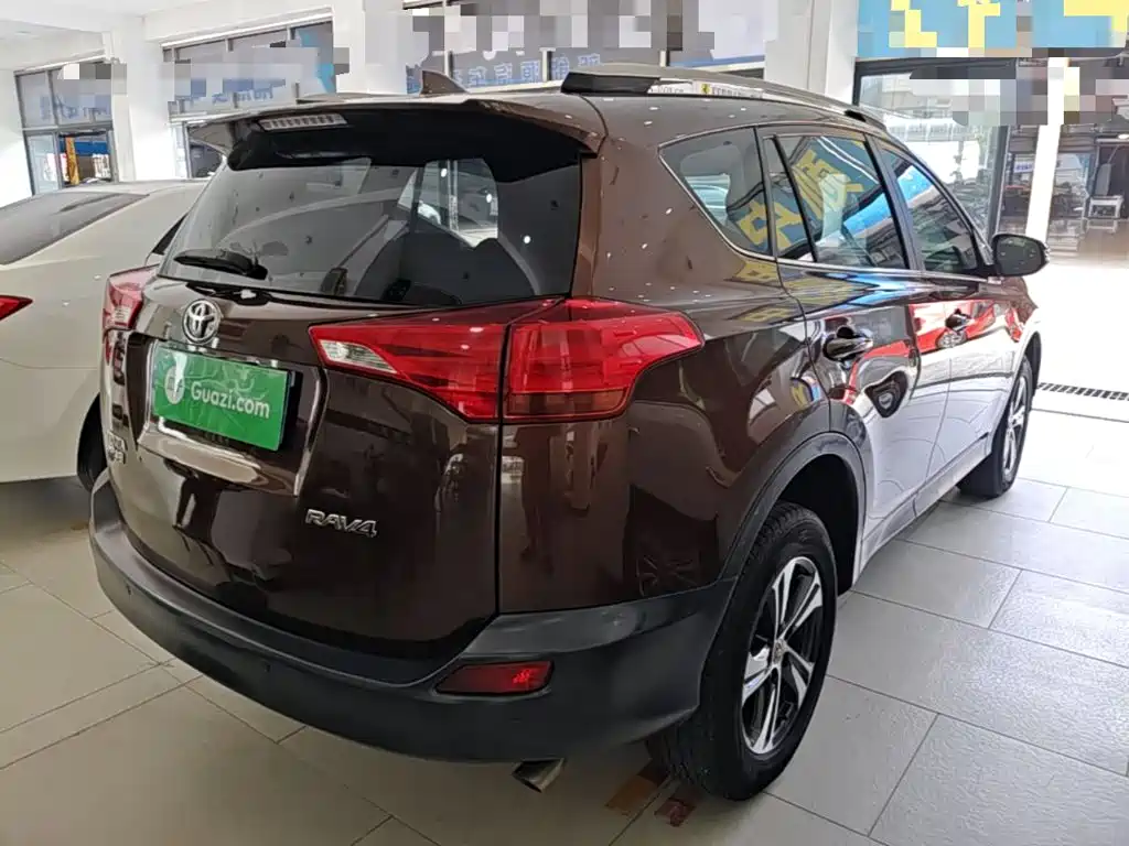 Toyota RAV4 — миниатюра 7