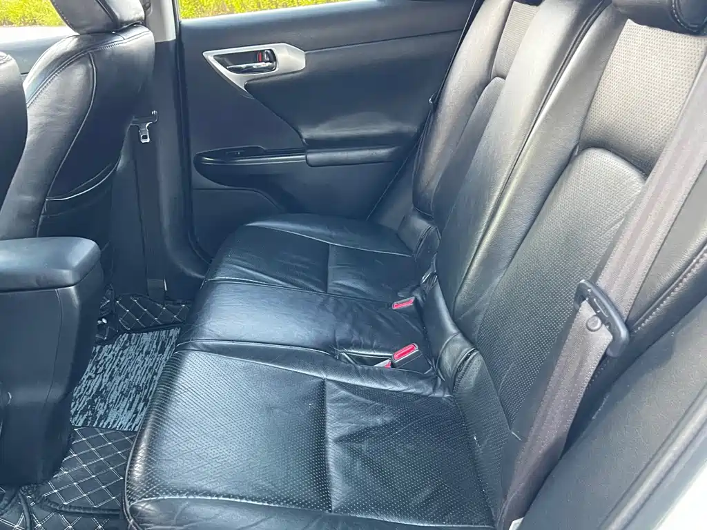 Lexus CT — миниатюра 14