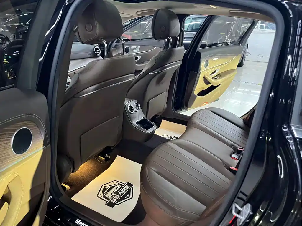 Mercedes-Benz E-Class — миниатюра 9