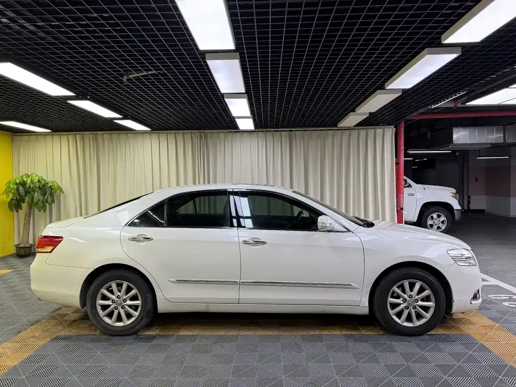 Toyota Camry — миниатюра 13