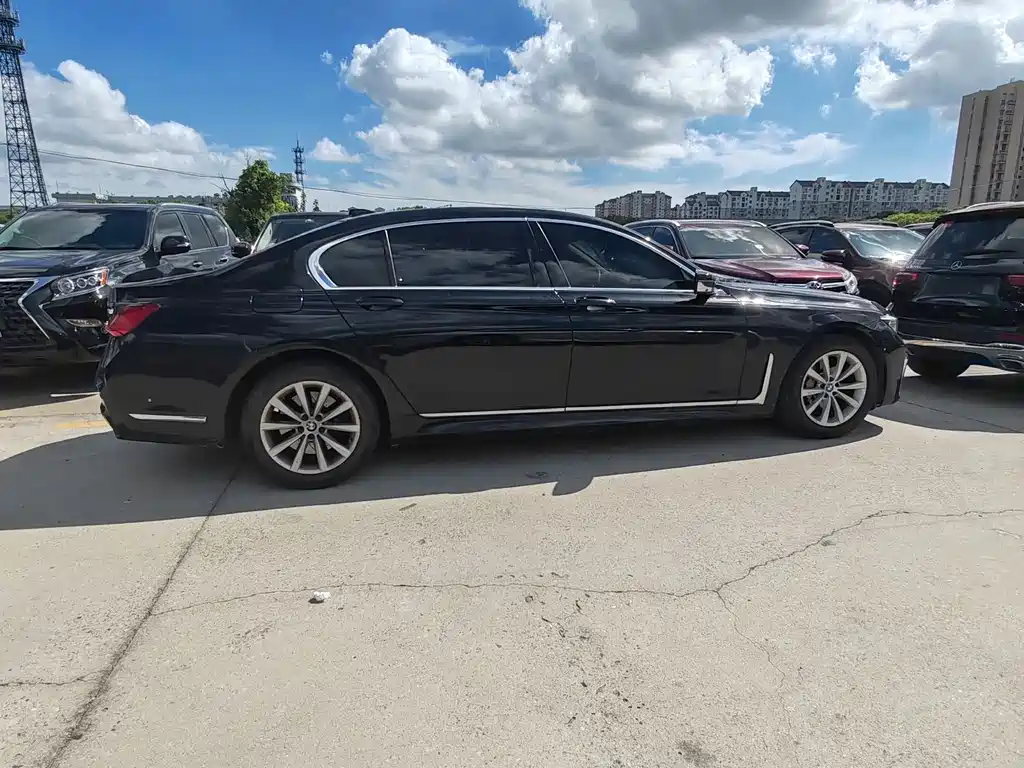 BMW 7 Series — миниатюра 23