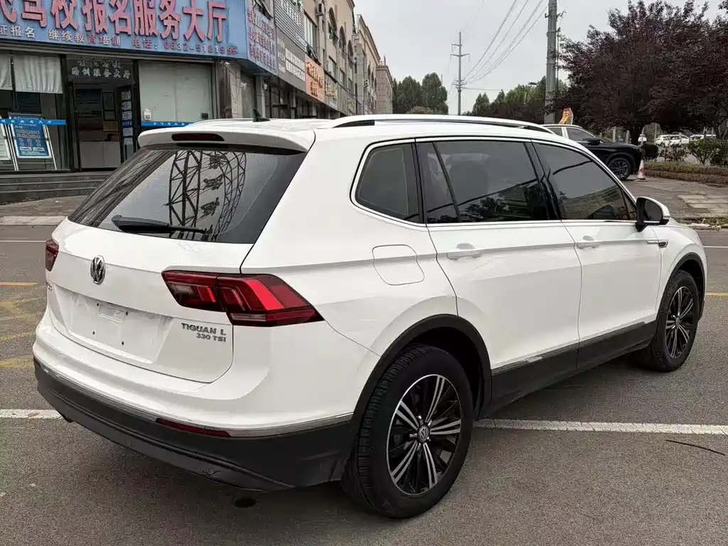 Volkswagen Tiguan L — миниатюра 6