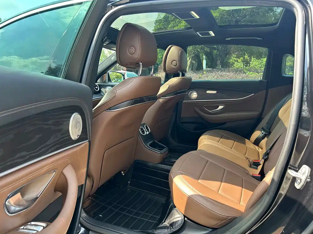 Mercedes-Benz E-Class — миниатюра 6