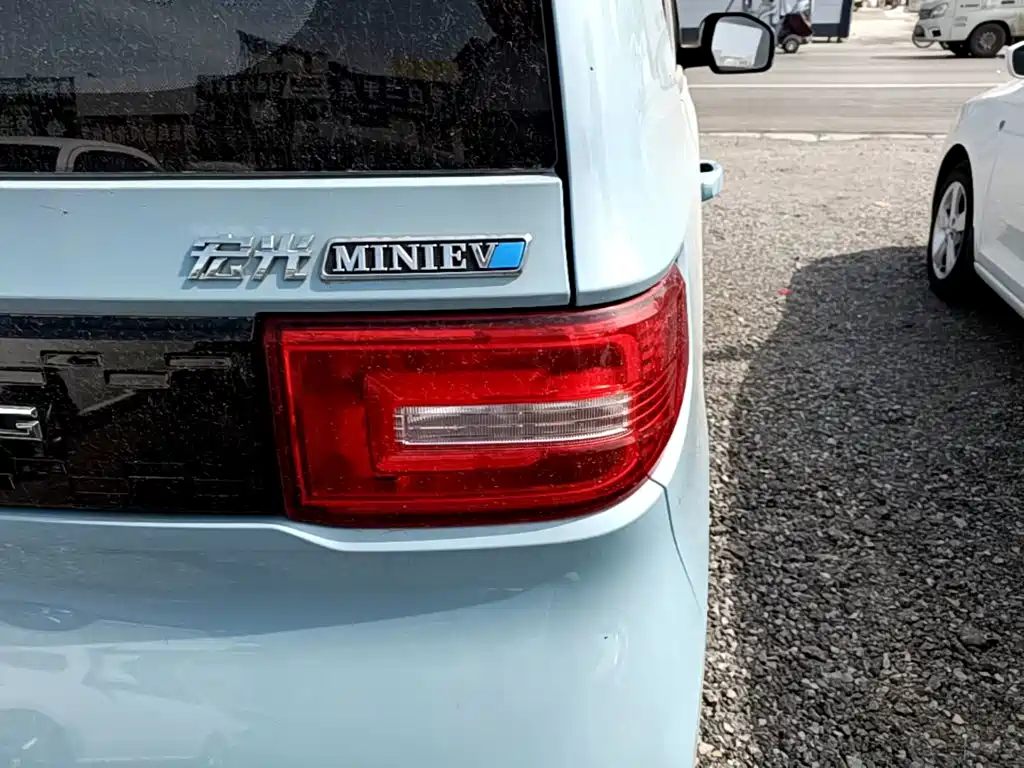 Wuling MINIEV — миниатюра 8
