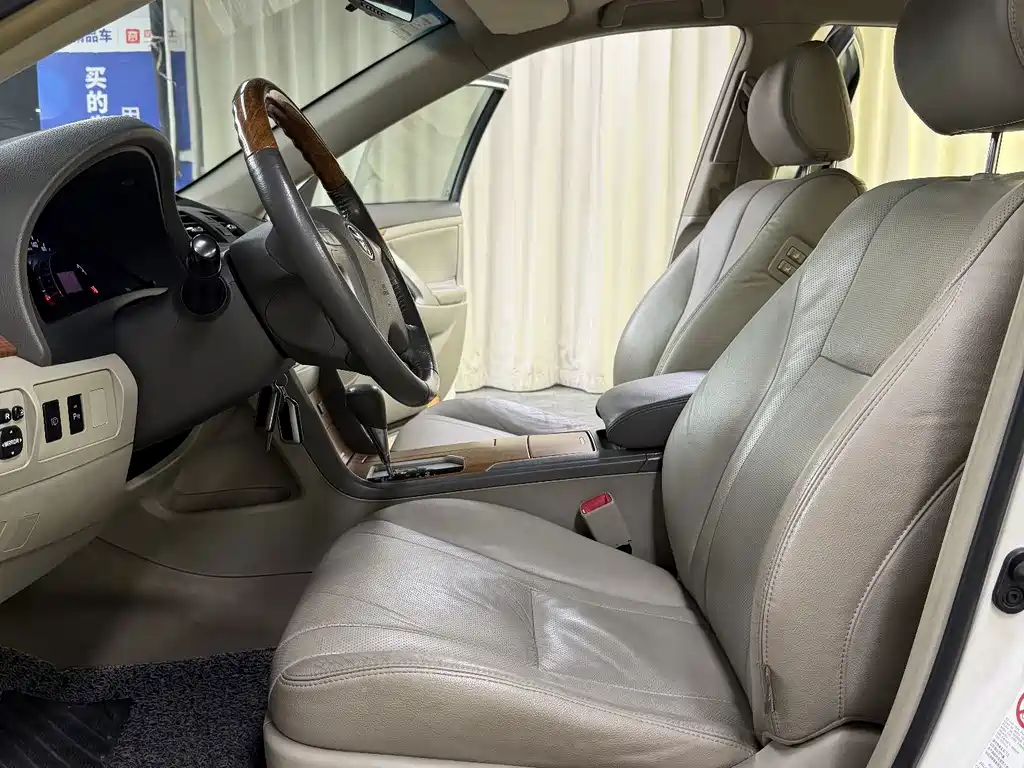 Toyota Camry — миниатюра 27