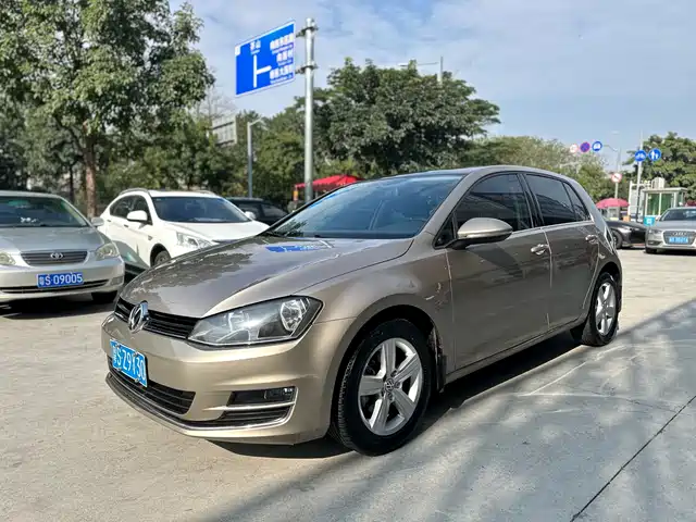 VOLKSWAGEN GOLF