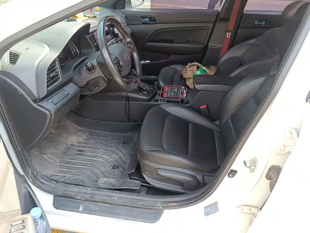 Hyundai Elantra — миниатюра 8