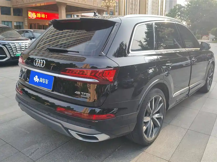 Audi Q7 2023 45 TFSI quattro S line Sport