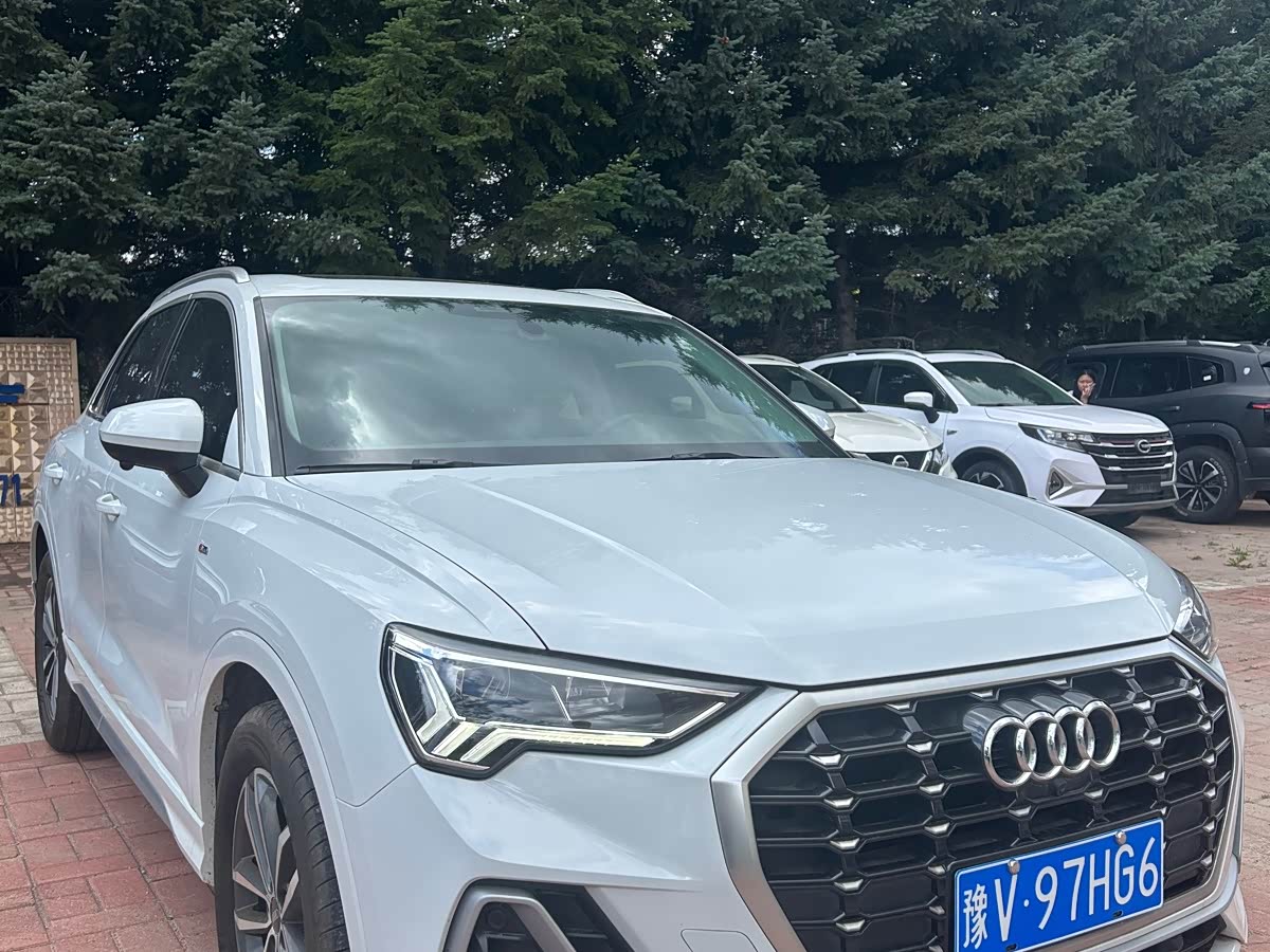 Audi Q3 1.4 л 2023 г. Белый, пробег 19000 км