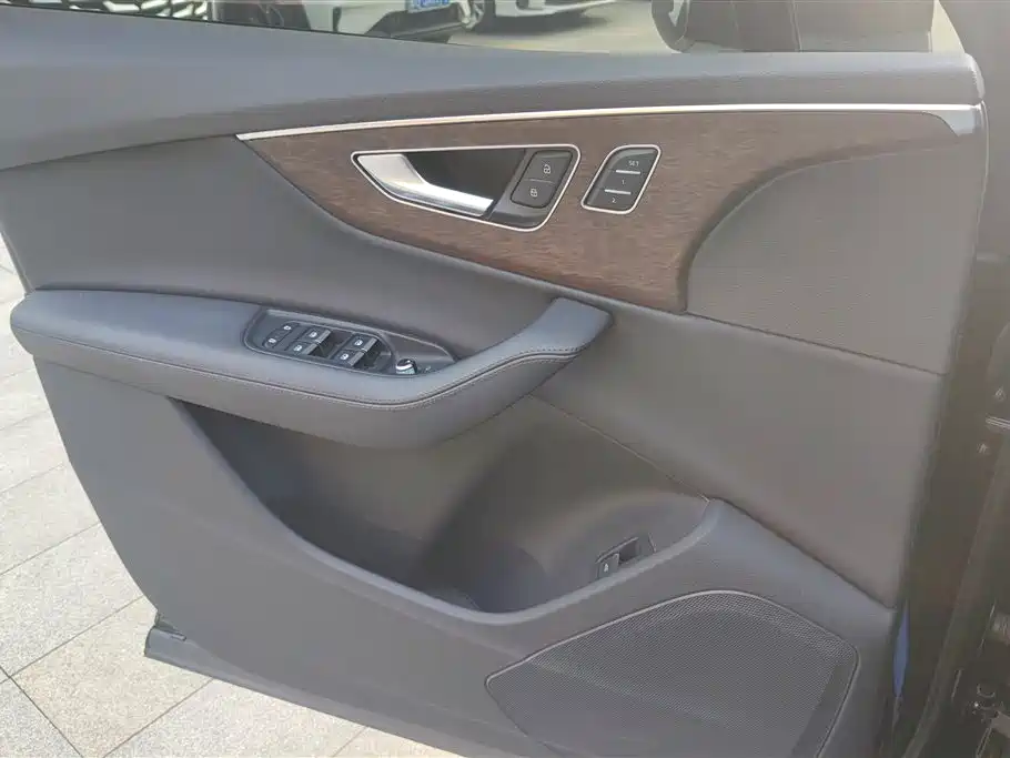 Audi Q7 2023 45 TFSI quattro S line Sport