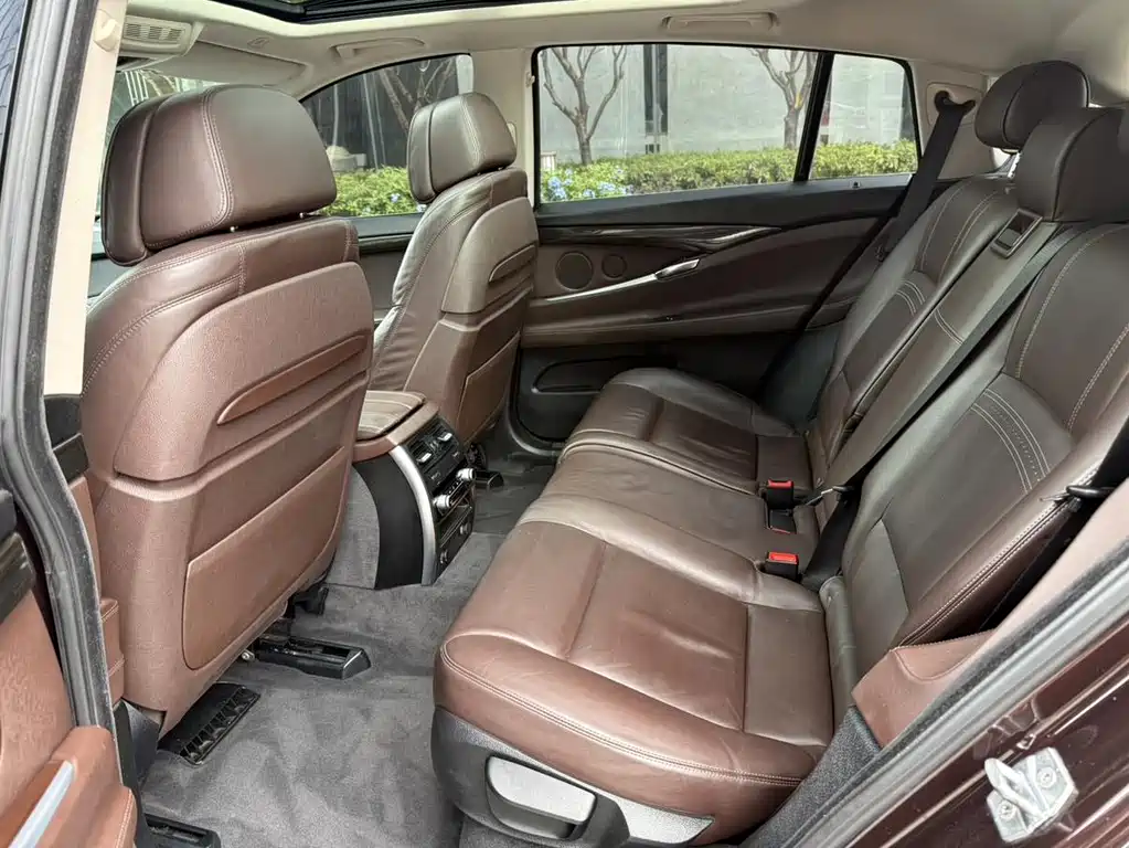 BMW 5 Series GT — миниатюра 8